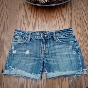 🍭Abercrombie and fitch distressed denim short Size 2